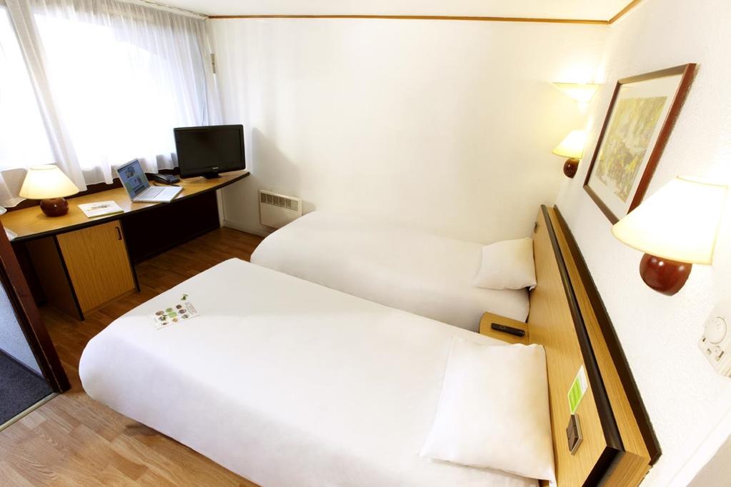 Kyriad Direct Marseille Est La Valentine Ла-Пен-сюр-Ювон Экстерьер фото